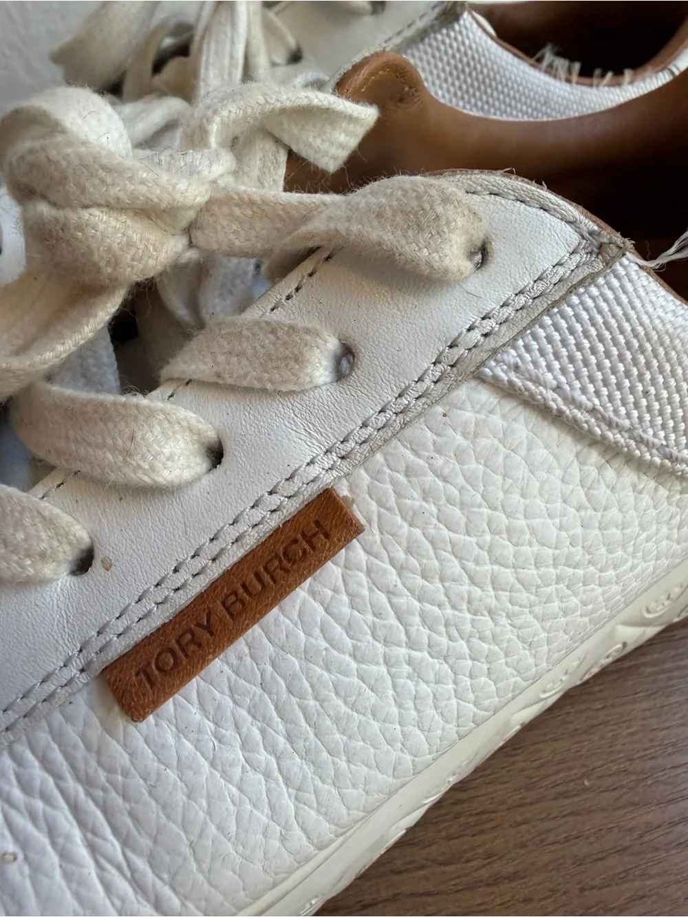 Tory Burch Ladybug sneakers white tennis court shoes size 8.5 women’s